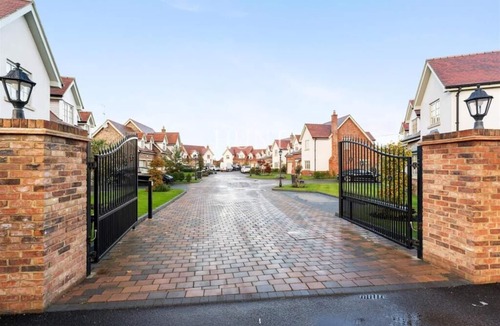 Waltham Abbey House | Luxury 5 Bed Gated Home in High Beech