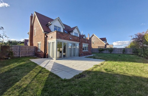 Waltham Abbey House | Luxury 5 Bed Gated Home in High Beech