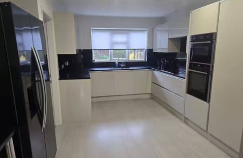 Solihull House | Luxury 5-bed Home Private Parking Birmingham