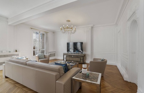 Chaillot Apartment | Luxury 5 Bed Residence - Opposite Arc de Triomphe
