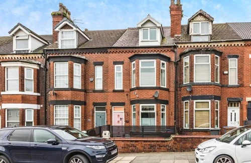 Salford Apartment | Luxury 5 bed salford home (free parking)