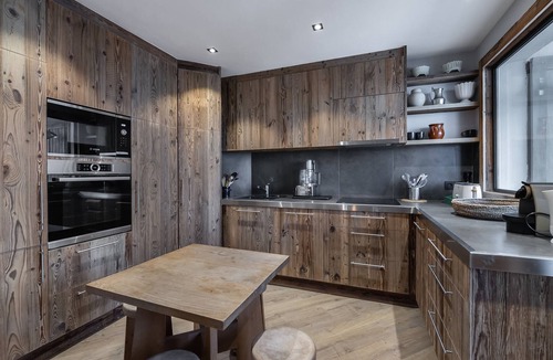 Megeve Apartment | Luxury 5-Bedroom Apartment in Megève - Close to Slopes, Balcony, WiFi, Sleeps 9