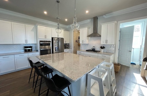 Keswick House | Luxury 5-Bedroom Home - minutes to Wineries, Monticello and downtown Charlottesville