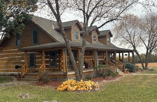 Drexel Cabin | Luxury 5-Bedroom Log Home on 40 Acres