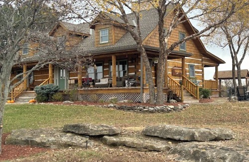 Drexel Cabin | Luxury 5-Bedroom Log Home on 40 Acres