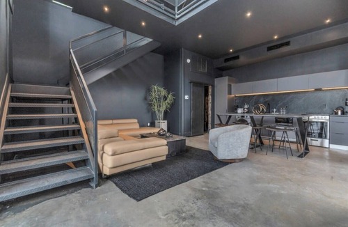 South Central Houston House | Luxury 5-Bedroom Oasis with Heated Pool