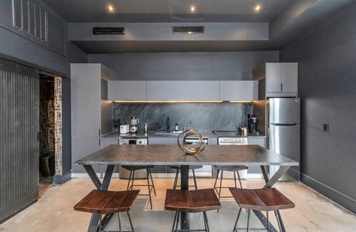 South Central Houston House | Luxury 5-Bedroom Oasis with Heated Pool