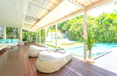 Batubelig Villa | Luxury 5 Bedroom Private Pool at The Sea #Z8
