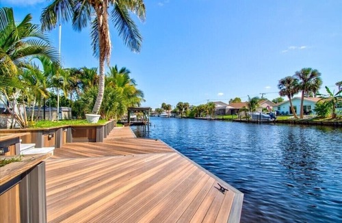 Hampton Homes House | Luxury 5 bedroom waterfront with dock