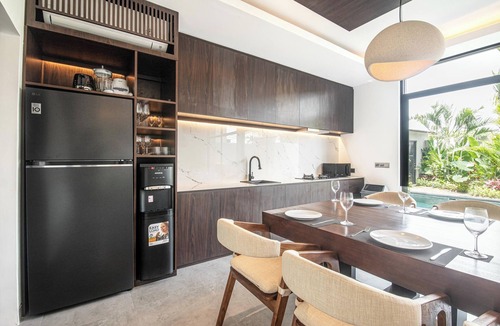 Kuta Selatan Villa | Luxury 5-Bedroom Villa in Canggu, Walk to the Beach
