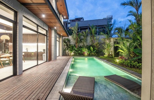 Kuta Selatan Villa | Luxury 5-Bedroom Villa in Canggu, Walk to the Beach