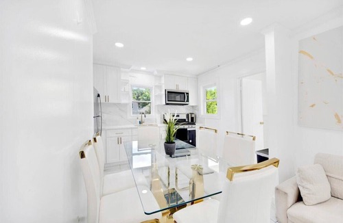 Bryn Mawr Villa | Luxury 5 BR Home Free Parking