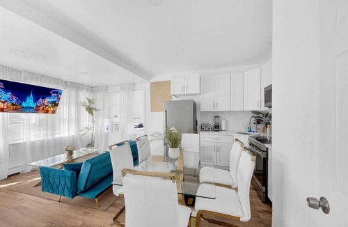 Bryn Mawr Villa | Luxury 5 BR Home Free Parking