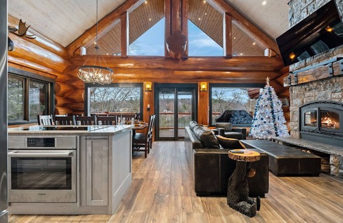 Trent Hills Cabin | Luxury 5-BR Waterfront Log Home w/Sauna, Hot Tub, Fireplace & Game Room