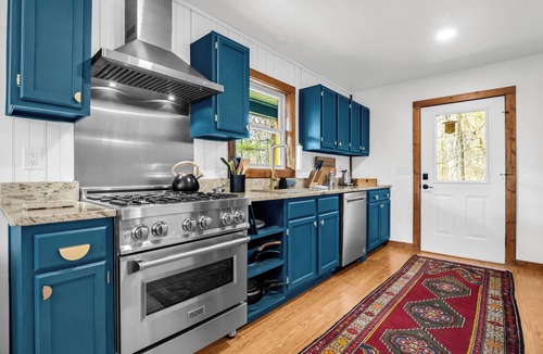 Lake Lure Cottage | Luxury 5 Kings MTN Views and Lake Access FirePit EVCharger PoolTable