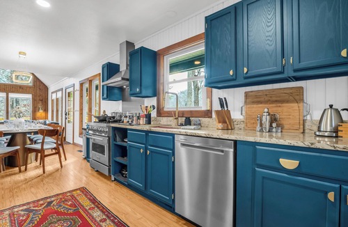 Lake Lure Cottage | Luxury 5 Kings MTN Views and Lake Access FirePit EVCharger PoolTable