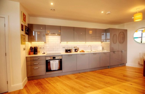 Hayling Island Condo | Luxury 5* Marina Apartment