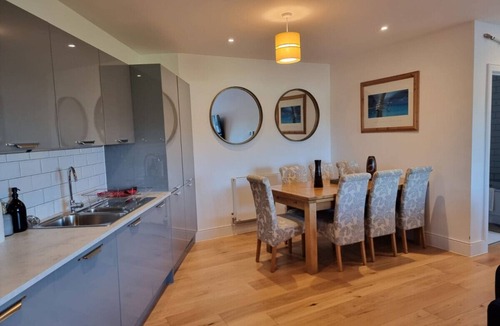 Hayling Island Condo | Luxury 5* Marina Apartment
