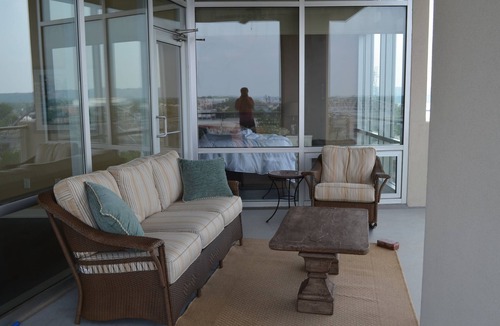 Downtown Little Rock Condo | Luxury 5 star condo on the river! Walking distance to everything downtown!