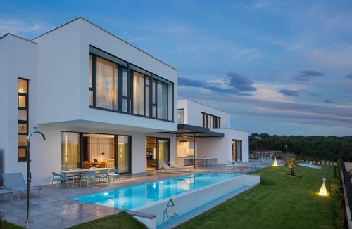 Bale Villa | Luxury 5-Star Spa Villa for Up to 12 Guests