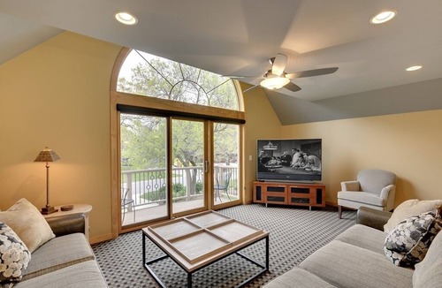 Golden Valley House | Luxury 5500 Sq ft Executive Home
