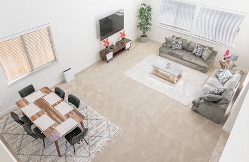 Elk Grove House | Luxury 5B4B house w/ Pool Table & Ping Pong table