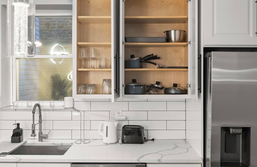 Cragin Apartment | Luxury 5Bed 2Bath Apt w/Parking