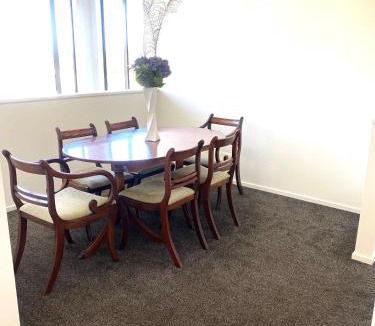 Maungaraki Villa | Luxury 5beds and 5bedroom