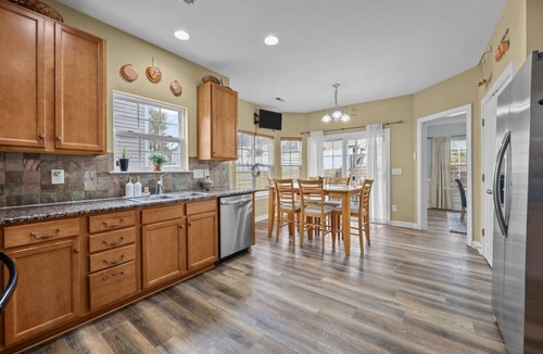 Concord House | Luxury 5BR · 2 Master Suites · Gym & Firepit