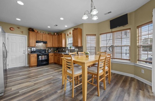 Concord House | Luxury 5BR · 2 Master Suites · Gym & Firepit