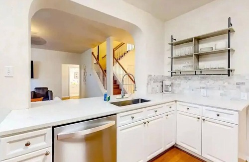 Scofield Farms House | Luxury 5BR, 3BA Austin Retreat ~ Pool~ Parking