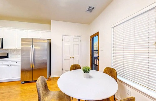 Scofield Farms House | Luxury 5BR, 3BA Austin Retreat ~ Pool~ Parking
