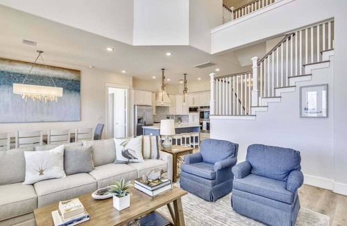 Galveston House | Luxury 5BR Beachfront Home | Sleeps 14 | Community Pool