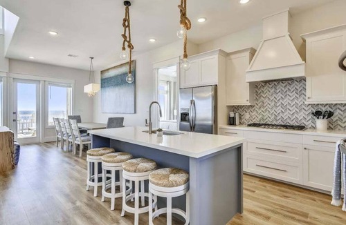 Galveston House | Luxury 5BR Beachfront Home | Sleeps 14 | Community Pool