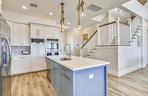 Galveston House | Luxury 5BR Beachfront Home | Sleeps 14 | Community Pool