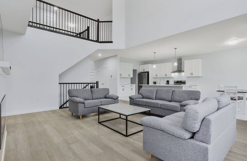 Lambeth House | Luxury 5BR· Chef's Kitchen · Sleeps 10 · Premier Host