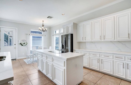 Pearland House | Luxury ✨ 5BR Home. PRIVATE 🏝WATERFALL POOL ! 15 Min from Downtown Houston.