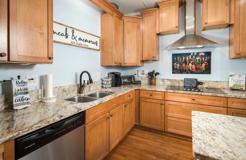 Vilas House | Luxury 5BR Home with Hot Tub, Game Room and Views