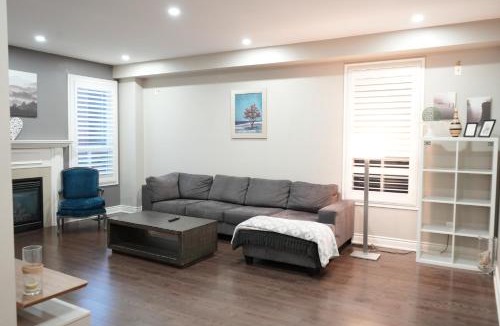 Burlington Villa | Luxury 5BR Home with Spa Bath
