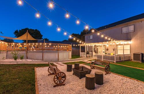 West San Antonio House | Luxury 5BR House with Pool by SeaWorld & Lackland