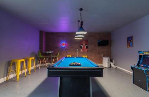 West San Antonio House | Luxury 5BR House with Pool by SeaWorld & Lackland