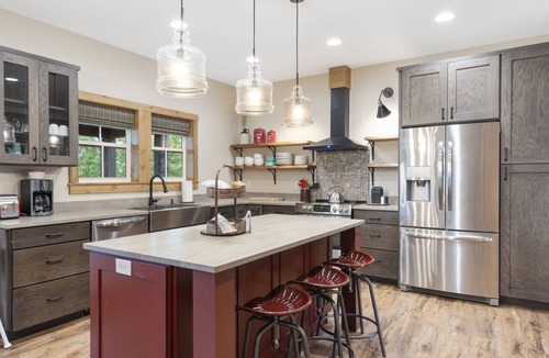Kimberling City Cabin | Luxury 5BR Lake Retreat w/Hot Tub