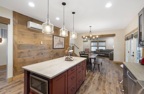 Kimberling City Cabin | Luxury 5BR Lake Retreat w/Hot Tub