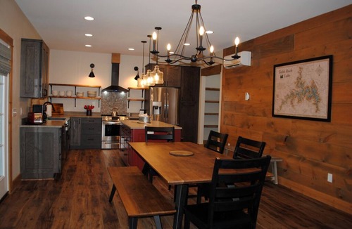Kimberling City Cabin | Luxury 5BR Lake Retreat w/Hot Tub