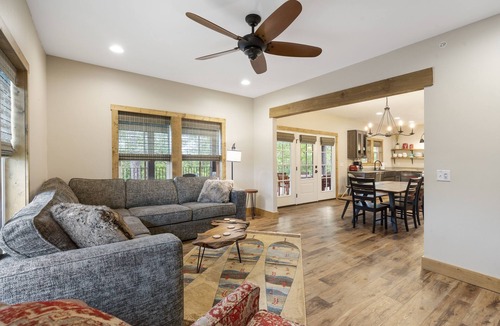 Kimberling City Cabin | Luxury 5BR Lake Retreat w/Hot Tub