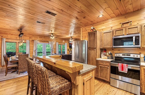 Whittier Cabin | Luxury 5BR Lodge | Smoky Views, Game Room, Hot Tub