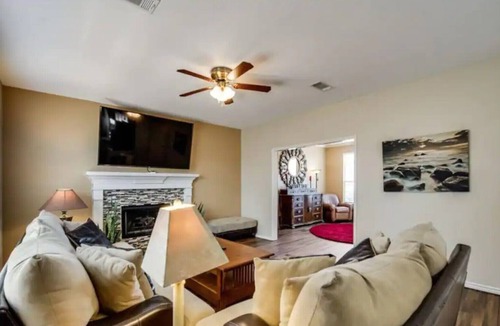 Euless House | Luxury 5BR Oasis: Spacious & Relaxing Haven TEEUEU801
