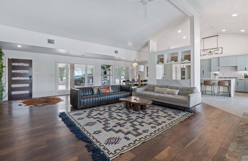 Pleasant Valley House | Luxury 5BR Retreat: Pool, Spa, Golf Views, Mins to Downtown, Rainey & Airport