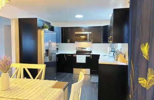 Ferndale House | Luxury 5BR Retreat Spacious & Fully Equipped