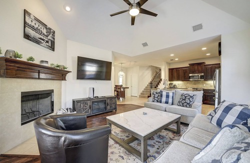 Oak Point House | Luxury 5BR Retreat w/Office, Wine Bar, Gym + Barn